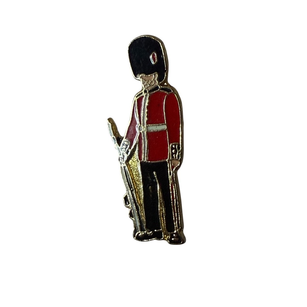 British Royal Guard Enamel Pin London Souvenir Queens Guard Soldier Lapel Pin‎